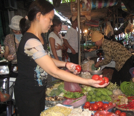 Điện, nước, gas, xăng tăng giá: Doanh nghiệp ”méo mặt”, dân lại ”còng lưng”